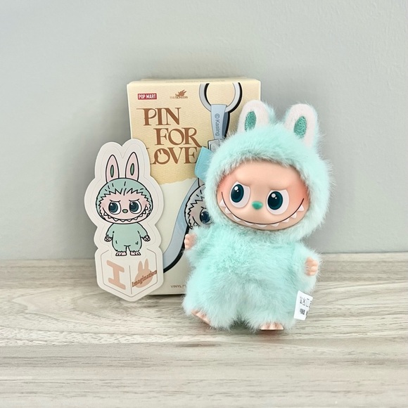 POP MART Accessories - Pop Mart The Monsters Pin for Love Vinyl Plush Pendant (A-M) - Letter I